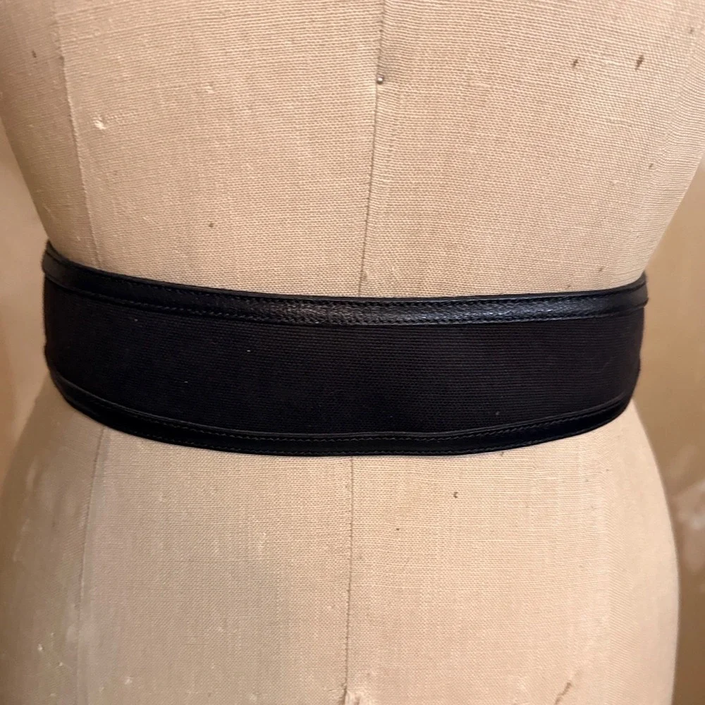 Escada Black Leather Wide Waist Belt Made in Italy Square Buckle 34 1329-900-34
